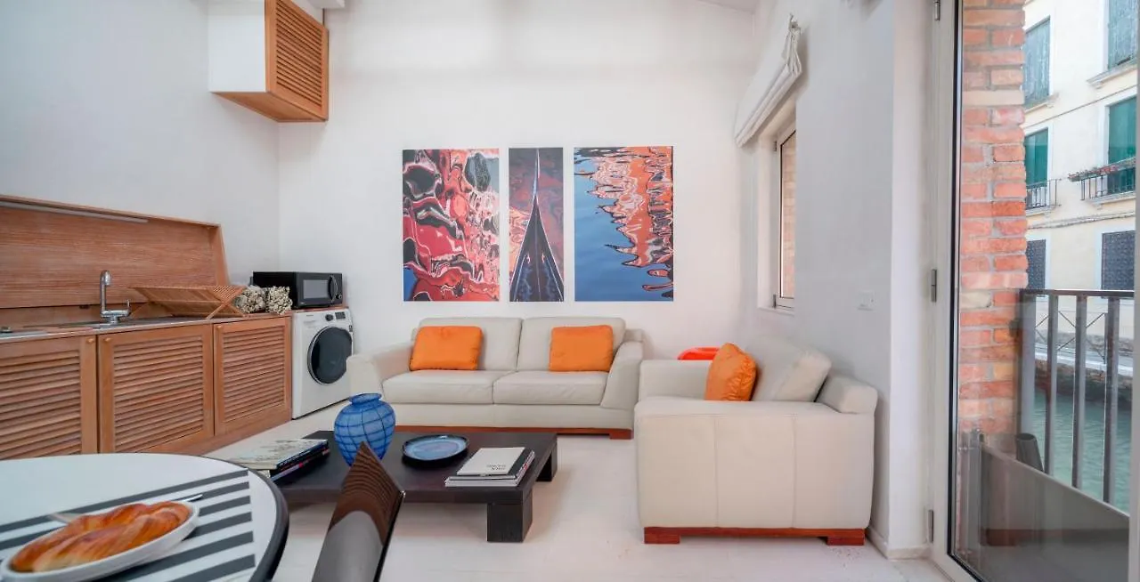 The Waterview Alcove Apartment Venice