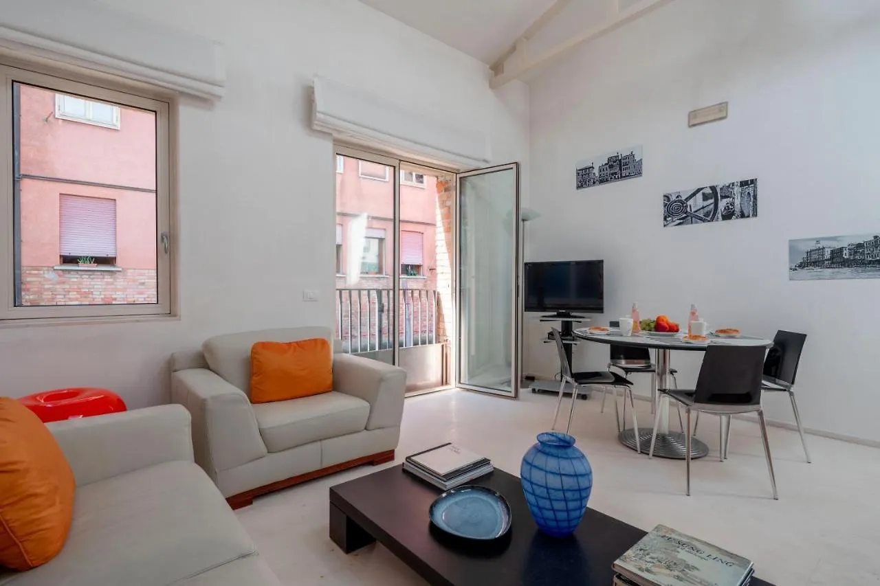The Waterview Alcove Apartment Venice
